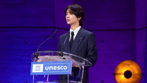 Potret Joshua SEVENTEEN Gagah di Forum UNESCO
