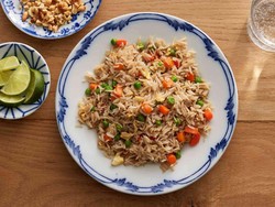 Kisah Haru Pembeli Nasi Goreng, Minta Nasi Lebih Malah Dapat Pekerjaan