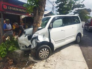 Tabrakan Mobil di Jalan Denpasar-Gilimanuk, Dua WN China Terluka