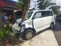 Tabrakan Mobil di Jalan Denpasar-Gilimanuk, Dua WN China Terluka
