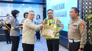 Korlantas Terima Penghargaan dari Menhub, Sukses Pengamanan Angkutan Lebaran 2026