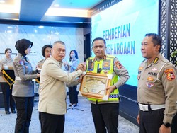Korlantas Terima Penghargaan dari Menhub, Sukses Pengamanan Angkutan Lebaran 2026