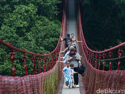Menyusuri Jembatan Gantung Situ Gunung, Terpanjang se-Asia