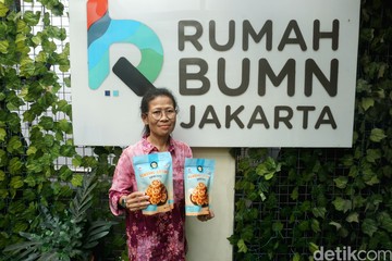 Berita dari Detik Finance: Modal Rp 25 Ribu, Usaha Peyek Mpok Esty Makin Maju Berkat Rumah BUMN BRI