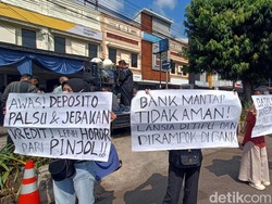 Pensiunan Korban Penipuan Pegawai Mandiri Taspen Demo Minta Kredit Dibatalkan