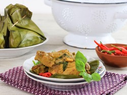 Resep Pepes Ayam Kemangi yang Dagingnya Juicy dan Harum Daun Pisang