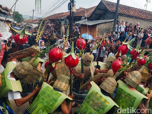Potret Perang Tomat yang Hidup Lagi Setelah Mati Suri 6 Tahun di Lembang