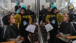 Belajar Jadi Barista hingga MUA, Warga Ikuti Pelatihan Kerja Gratis