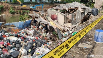 Kondisi Terkini Rumah di Benhil Porak Poranda Akibat Longsor Pinggir Kali