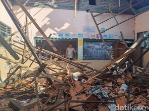 Bupati Subandi Pastikan SDN Waung Krembung yang Ambruk Direhab Agustus