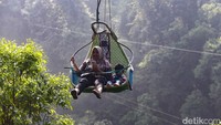 Sensasi Naik Keranjang Langit Situ Gunung, Berasa Uji Nyali