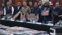 Bareskrim Ungkap Barang Bukti Fantastis Kasus Judi Online, Uang Tunai Rp8,5 Miliar Dipamerkan