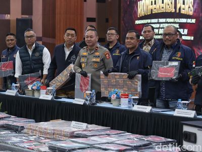Bareskrim Ungkap Barang Bukti Fantastis Kasus Judi Online, Uang Tunai Rp8,5 Miliar Dipamerkan