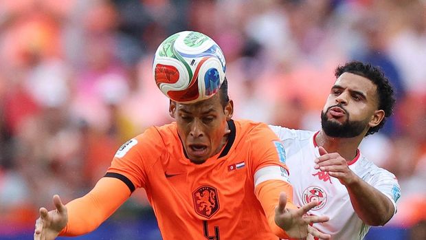 Soccer Football - FIFA World Cup 2026 - Group F - Tunisia v Netherlands - Kansas City Stadium, Kansas City, Missouri, U.S. - June 25, 2026 Netherlands' Virgil van Dijk in action with Tunisia's Anis Slimane REUTERS/Siphiwe Sibeko