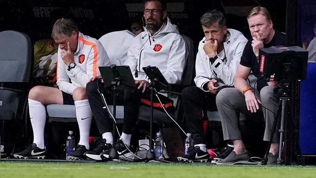 Soccer Football - FIFA World Cup 2026 - Group F - Tunisia v Netherlands - Kansas City Stadium, Kansas City, Missouri, U.S. - June 25, 2026 Netherlands coach Ronald Koeman and Netherlands assistant coach Ruud van Nistelrooy IMAGN IMAGES via Reuters/Denny Medley