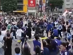 Saat Suporter Rayakan Kemenangan Jepang di Shibuya Crossing