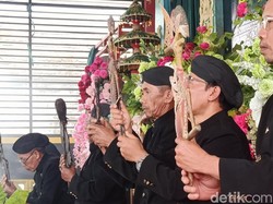 Sakralnya Jamasan 6 Pusaka Kiai Ageng Ngaliman Nganjuk