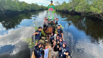 Jaga Pulau Terluar dari Abrasi, Bhabin dan Mahasiswa Tanam Mangrove di Meranti