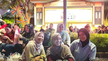 Warga Jaktim Ini Rela Ngemper Ikut Ramaikan HUT DKI ke-499 di Bundaran HI