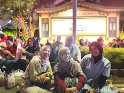 Warga Jaktim Ini Rela Ngemper Ikut Ramaikan HUT DKI Ke-499 di Bundaran HI