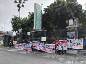 4 Bulan Tak Digaji, Eks Karyawan RSU Griya Mahardika Bantul Demo