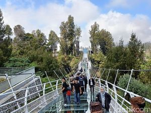 Pre-launching Jembatan Kaca Bromo, Segini Harga Tiketnya