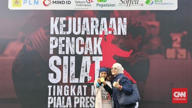 Pesilat cilik, Sheza Fazila Raharjo di Kejuaraan Pencak Silat Tingkat Nasional Piala Presiden 2026. (Askar Fatih Robbani/CNNIndonesia.com)