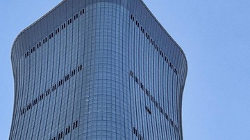 Pesawat Tabrak Gedung Tertinggi di Beijing, Pilot Tewas-13 Orang Luka