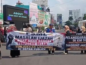 Massa FSML Tolak Safari Politik Jokowi di Lampung
