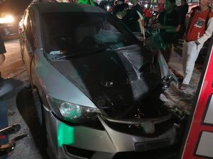 Heboh Honda Civic Hantam Tiang Baliho di Bantul, Polisi Buka Suara