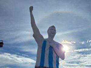 Argentina Resmikan Patung Raksasa Messi Seberat 70 Ton, Jadi Daya Tarik Turis