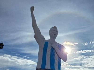 Patung Lionel Messi 29 Meter di Argentina Banjir Kritik, Bentuknya Aneh
