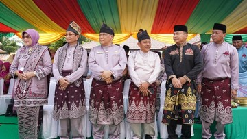 Dibuka Menag, Kapolda-Gubernur Riau Hadiri Pawai Ta'aruf MTQ di Kuansing
