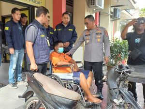 Spesialis Curanmor di Palembang Dihajar Massa Saat Kepergok Bawa Kabur Motor