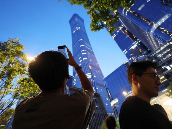 Penampakan Gedung Tertinggi di Beijing yang Ditabrak Pesawat