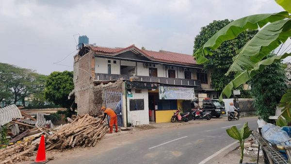 Potret Rumah-Bangunan Kos Ambruk di Benhil gegara Longsor