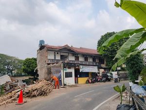 Rumah Ambruk di Benhil Ternyata Seret Bangunan Kos, Dua Kamar Rusak