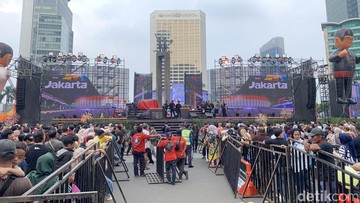 Cerita Warga Cipondoh Datang Awal ke HI demi Duduk Depan Panggung HUT Jakarta
