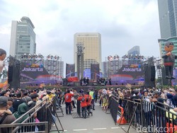 Cerita Warga Cipondoh Datang Awal ke HI demi Duduk Depan Panggung HUT Jakarta
