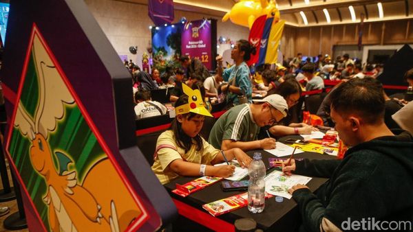 Serunya Mewarnai dan Berburu Kartu Pokemon Terbaru