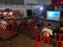 Nostalgia Era 90-an, Eks Bioskop Tabanan Kembali Hidup lewat Layar Tancap