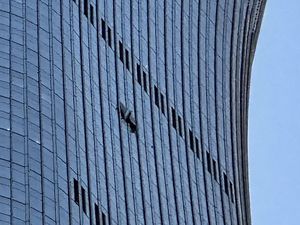 Misteri Penyebab Pesawat Tabrak Gedung Tertinggi di Beijing