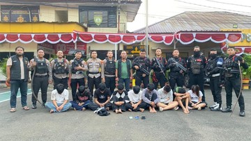 8 Remaja Tawuran di Ciracas Ditangkap, ABG Cewek Turut Diamankan