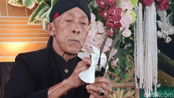 Melihat Tradisi Jamasan Pusaka di Nganjuk