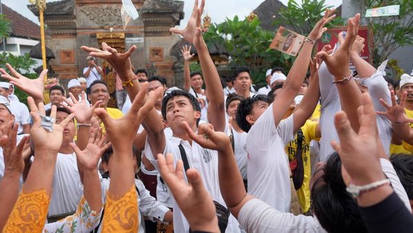 Tradisi Mesuryak Meriahkan Hari Raya Kuningan di Bali