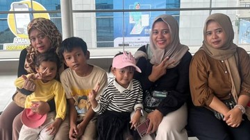 Senangnya Warga Tangsel Naik MRT-TransJ Tarif Rp 1 saat HUT Jakarta
