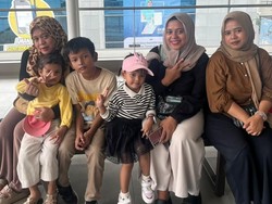 Senangnya Warga Tangsel Naik MRT-TransJ Tarif Rp 1 saat HUT Jakarta