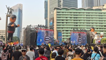 Meriahnya HUT DKI ke-499 di CFD Bundaran HI, Ada Konser Once-Balon Raksasa