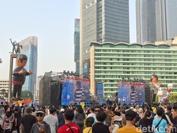 Meriahnya HUT DKI Ke-499 di CFD Bundaran HI, Ada Konser Once-Balon Raksasa