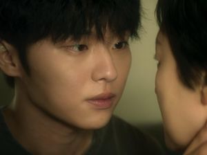 Adegan Ciuman Choi Hyun Wook & Jin Kyung Viral, Beda 30 Tahun Jadi Perdebatan
